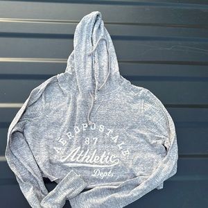 Aéropostale Cropped hoodie! It is thin but never worn!